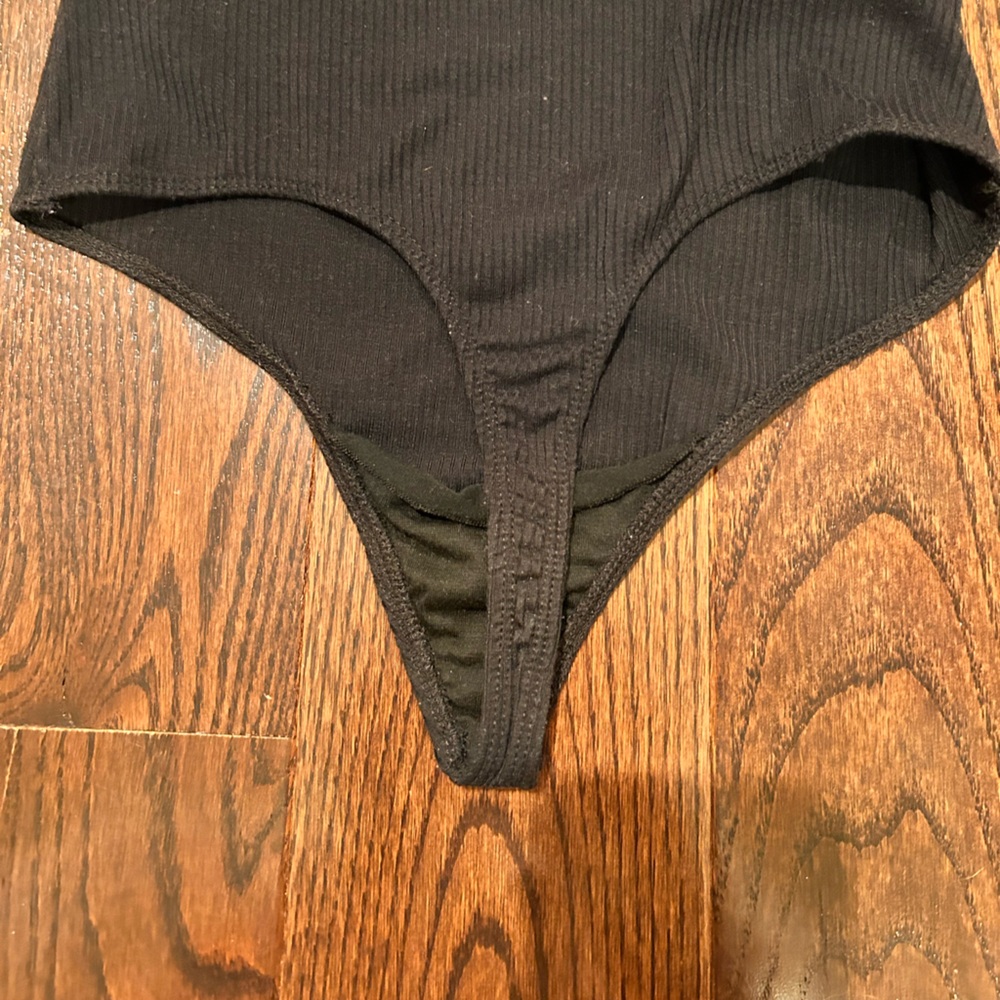 Black Ribbed Bodysuit with Ruffle Straps - Picture 4 of 6